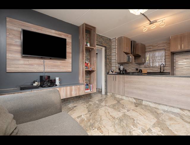 1 BEDROOM TOWNHOUSE FOR SALE IN ALAN MANOR
